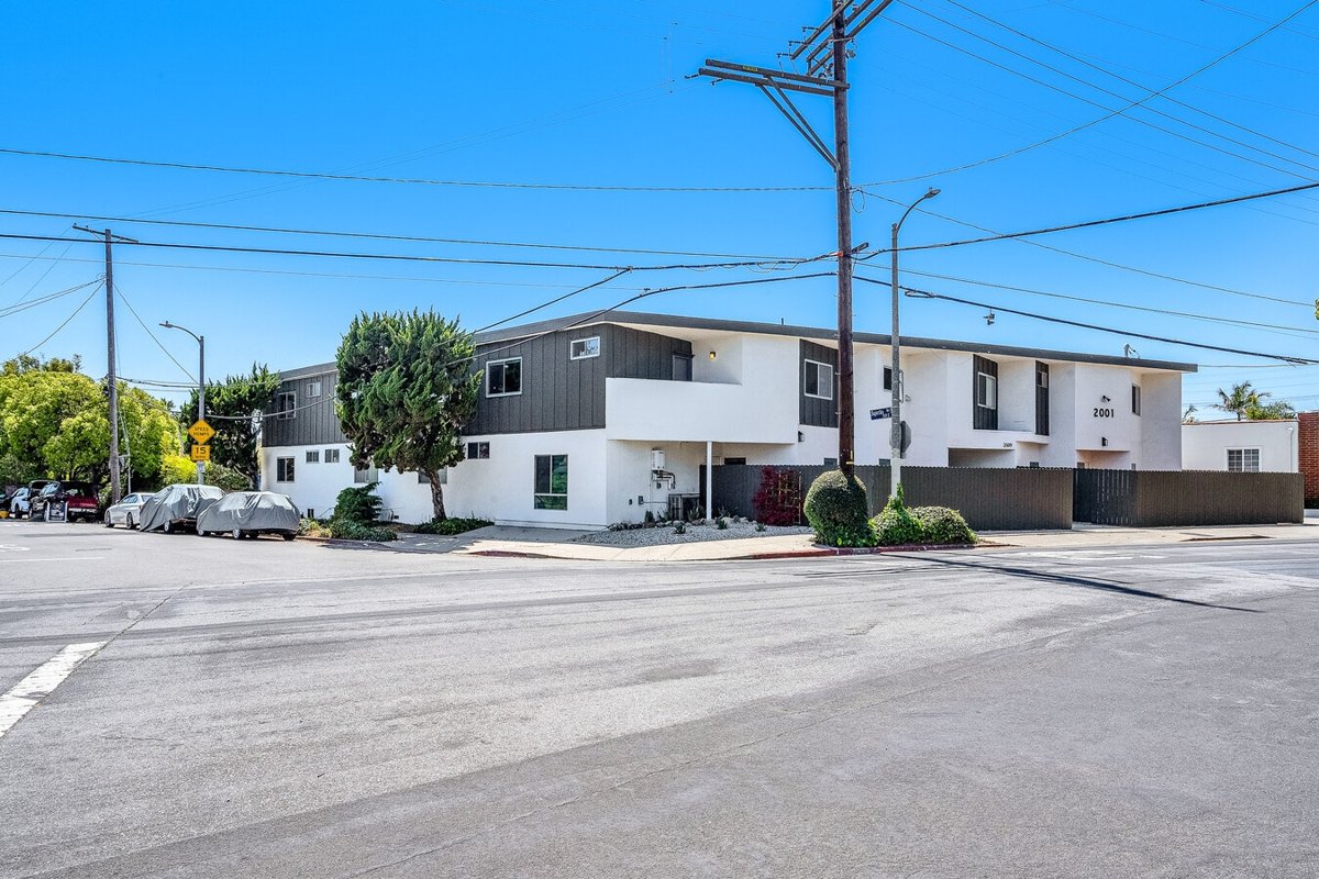 1129 Lincoln Blvd