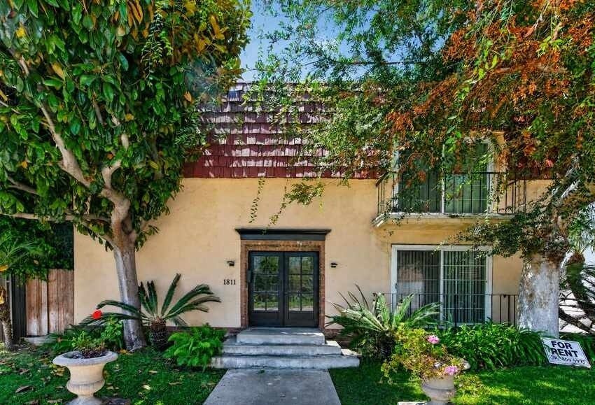947-953 11th St (Voss Apartments)